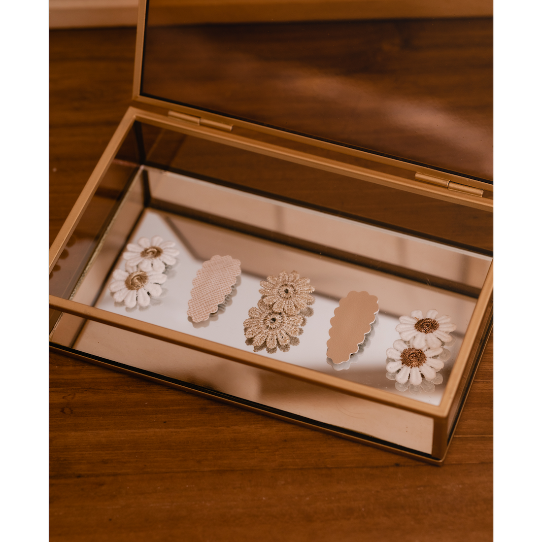 Eerste haarspeldjes voor je mini: stijlvol, lief en speciaal voor fijn babyhaar