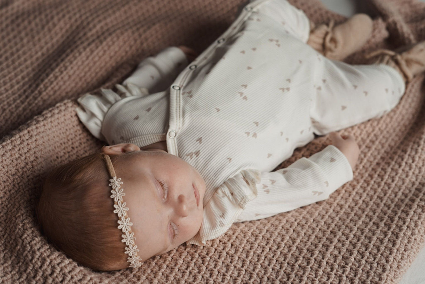 Meisjes boxpakje Lia hartjesprint beige ribstof