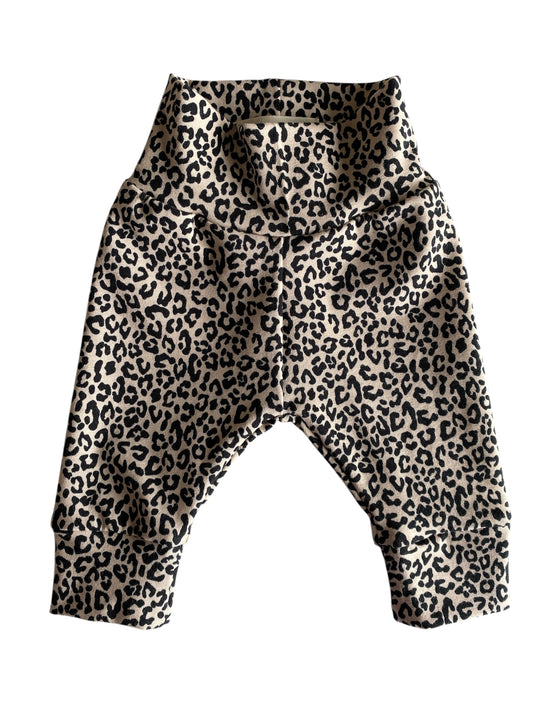Uniseks newborn broekje panterprint Nellie