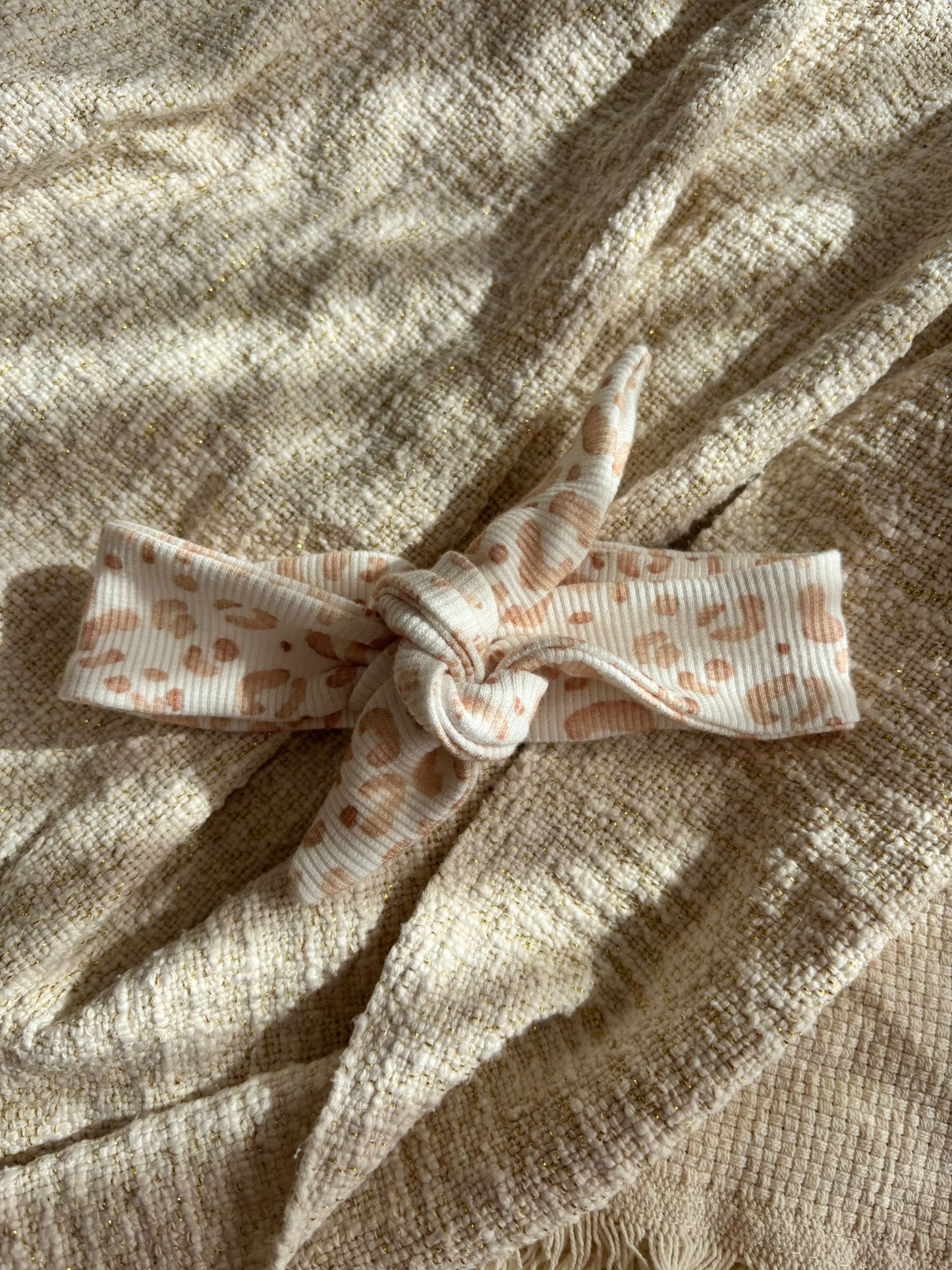 Meisjes haarbandje Loué panterprint peach/wit