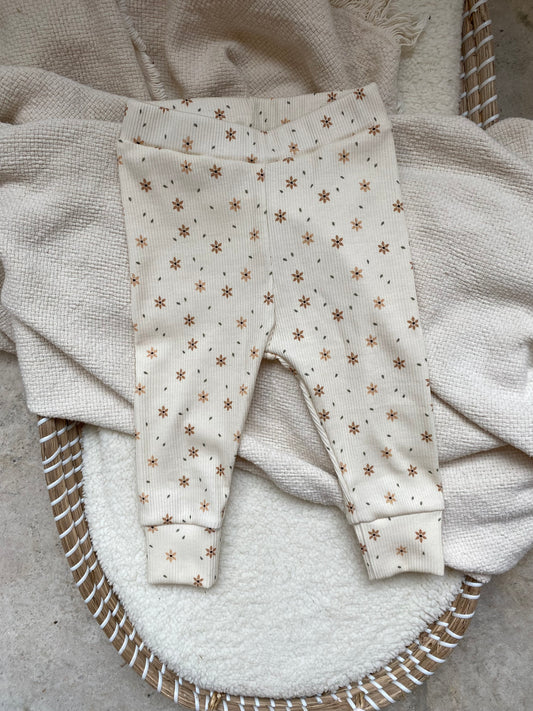 Meisjes kinderlegging Jinthe bloemen ribstof
