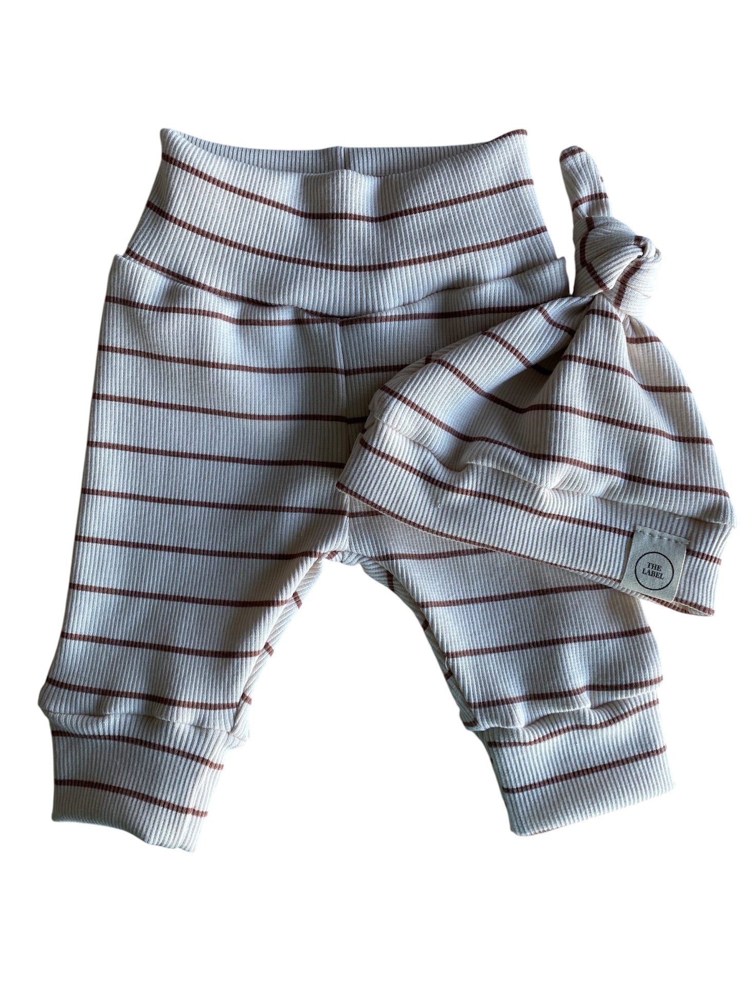 Jongens newborn setje ribstof streepjes bruin/beige – broekje & knoopmutsje