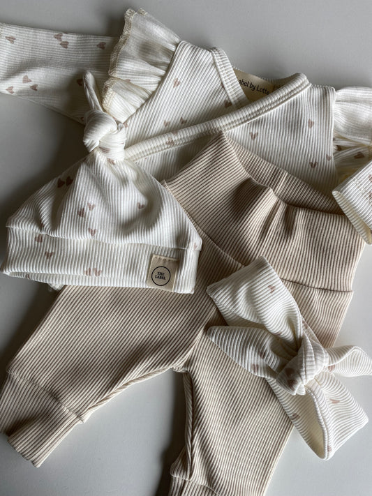 Uniseks newborn broekje ribstof beige