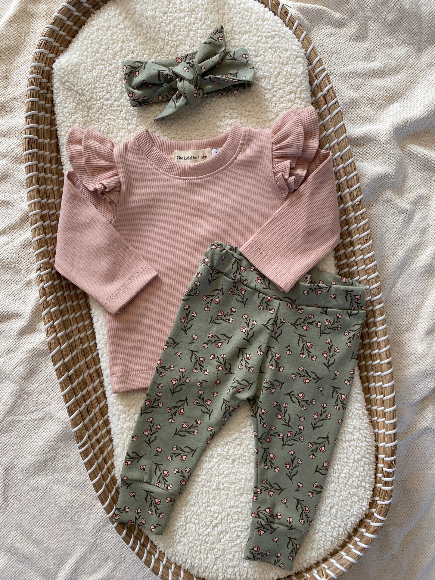 Meisjes babybroekje takjes met bloemen groen