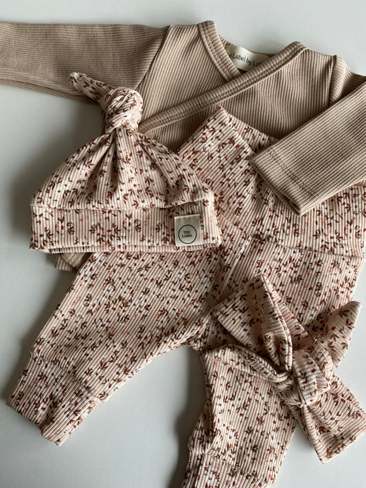 Meisjes newborn broekje Lou bloemenprint zachtroze