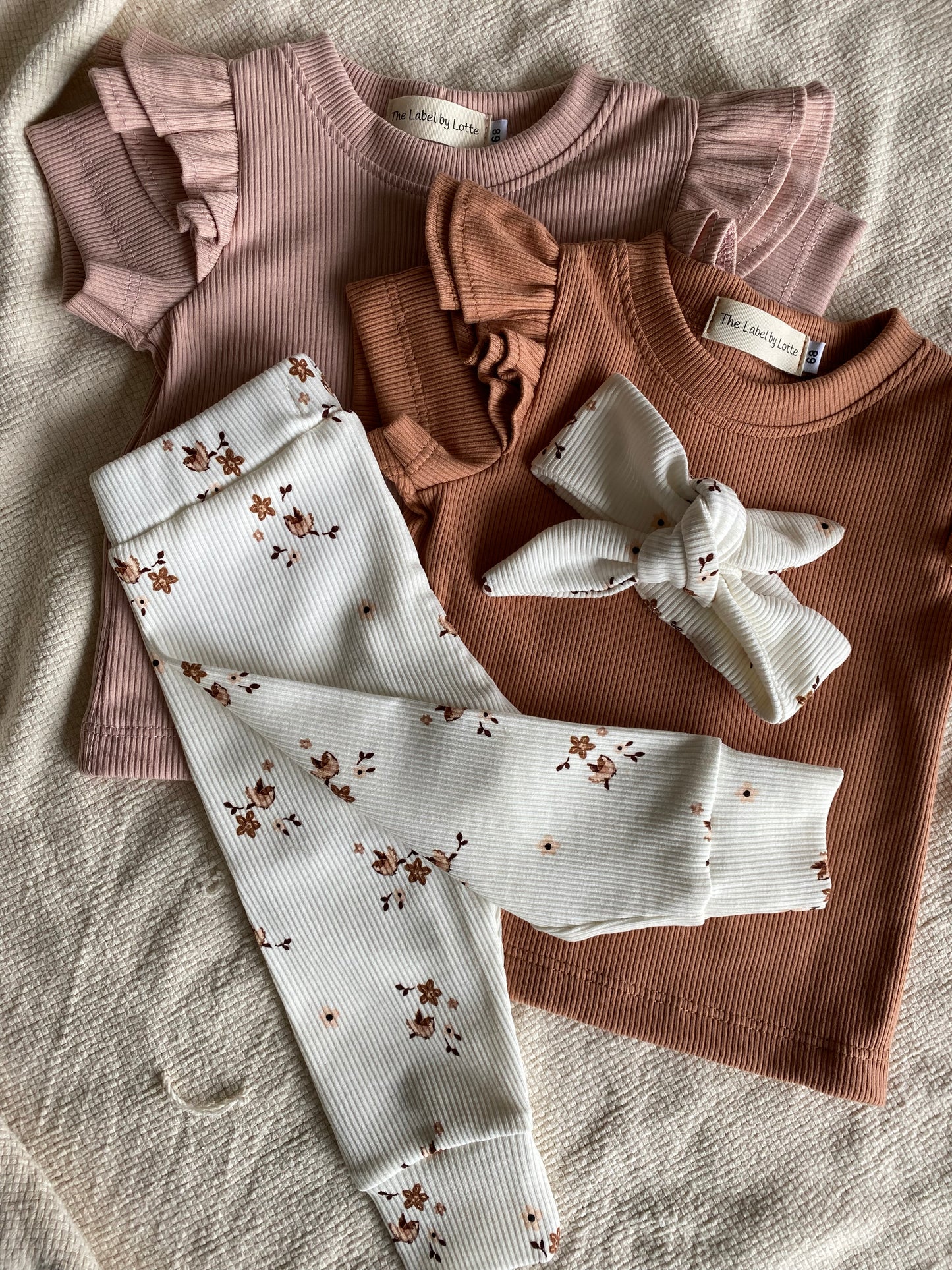 Meisjes T-shirt dubbel ruffletje peach – The Label by Lotte