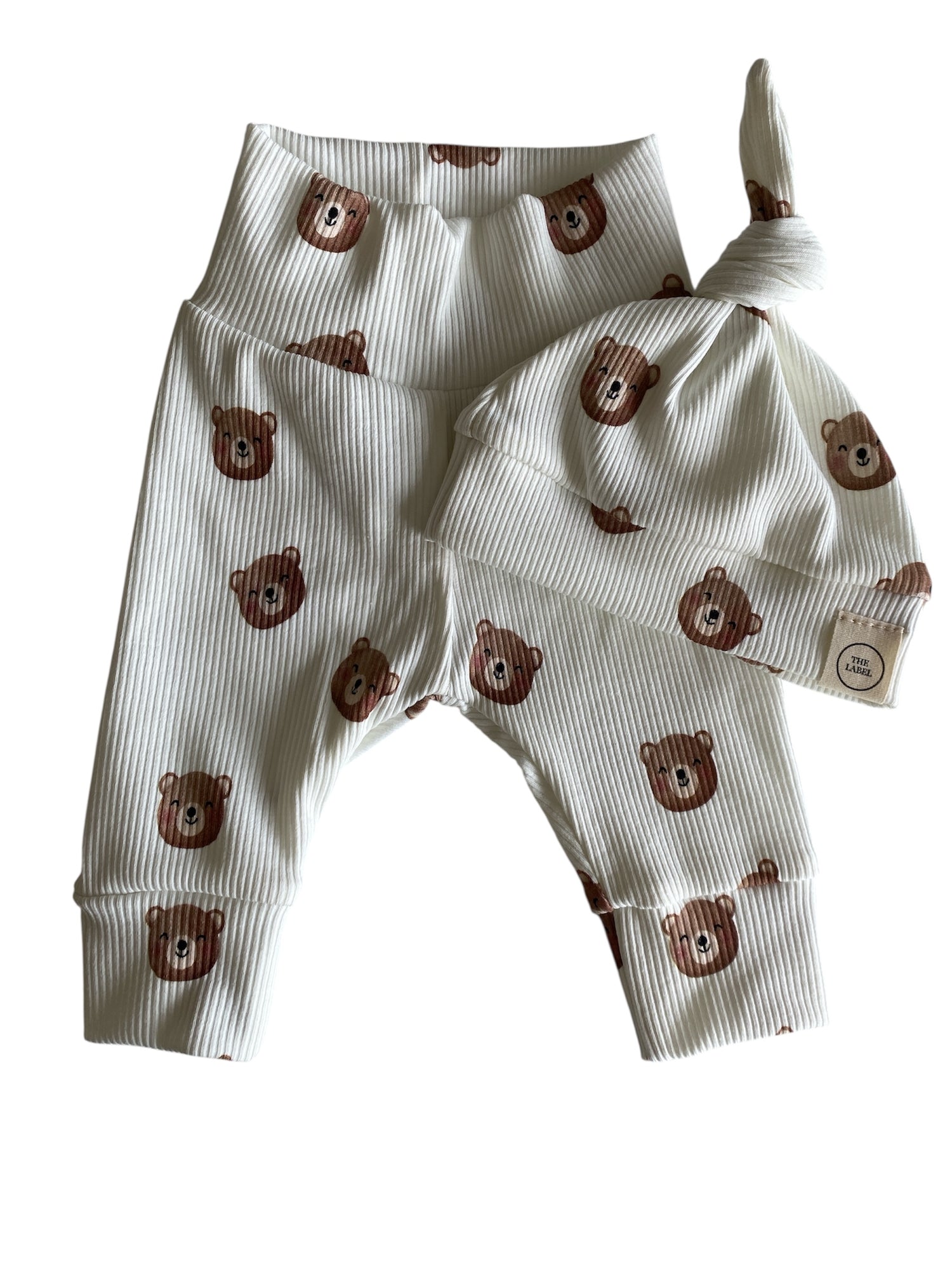 Uniseks newborn set beertjesprint – broekje & knoopmutsje