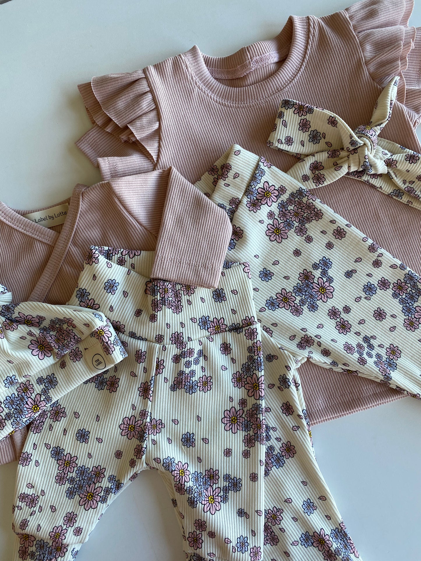 Meisjes kinderlegging Anke paarse en blauwe bloemen ribstof