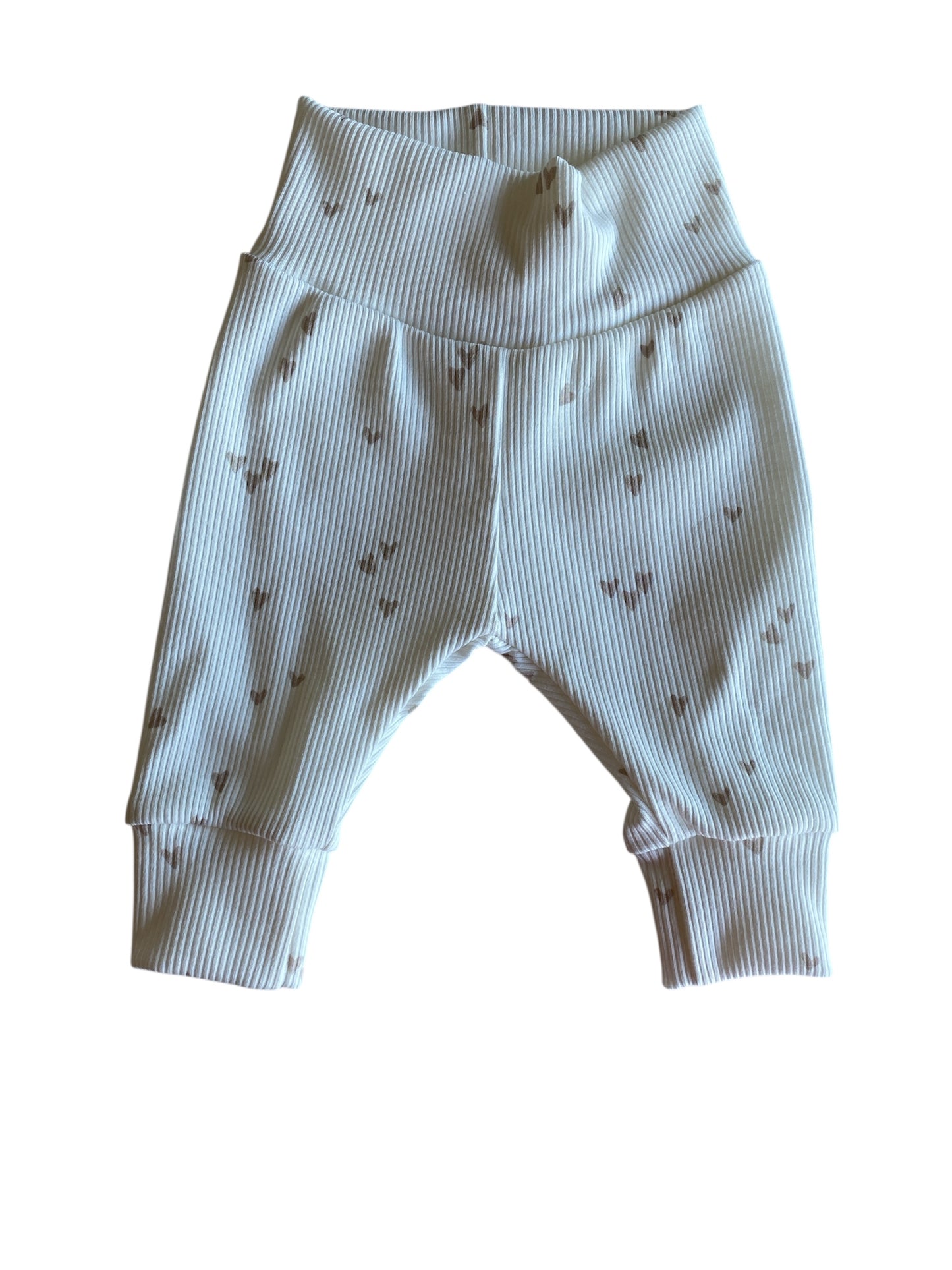 Newborn broekje | Lia hartjes beige