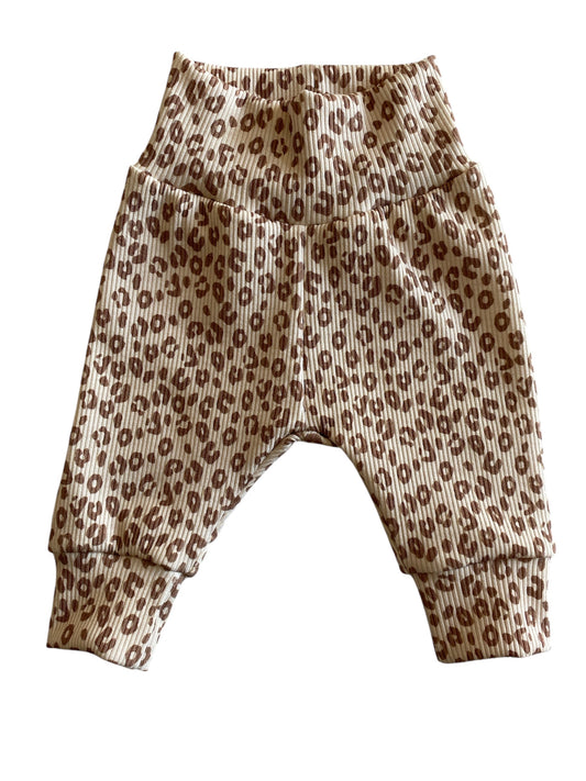 Newborn broekje Kate panterprint beige