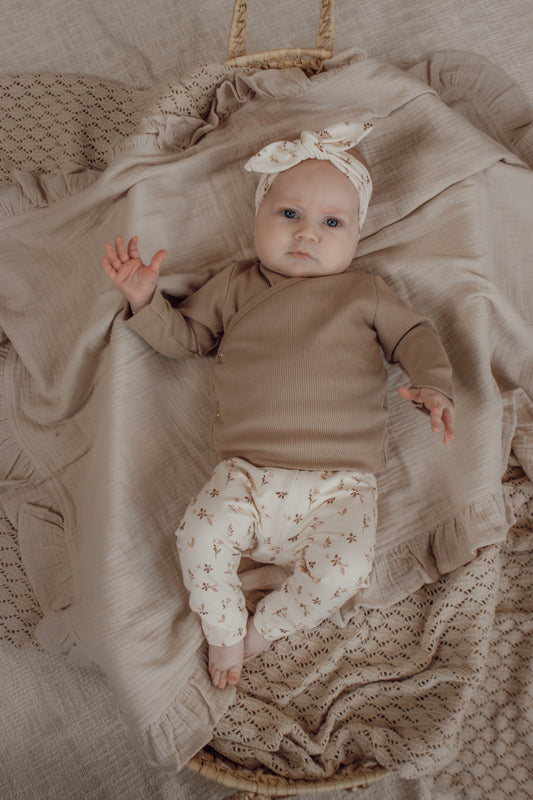 Meisjes newborn broekje Mae bloementjesprint zachtroze