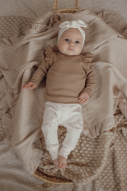 Meisjes newborn broekje Lia hartjes beige