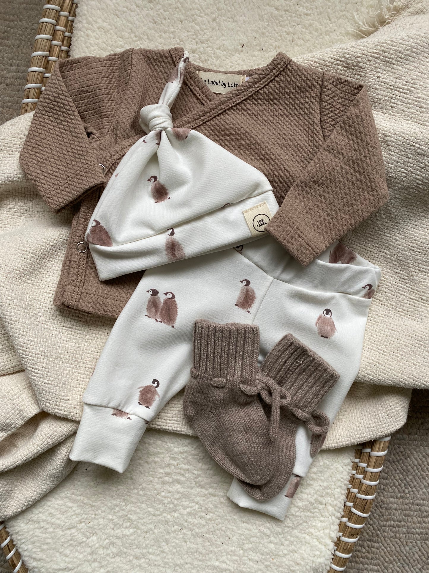 Newborn setje | Baby pinguïns knoopmutsje + babybroekje