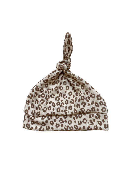 Knoopmutsje | Kate panterprint beige