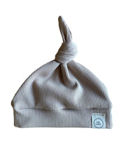 Uniseks knoopmutsje ribstof wit