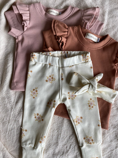 Meisjes T-shirt dubbel ruffletje peach – The Label by Lotte