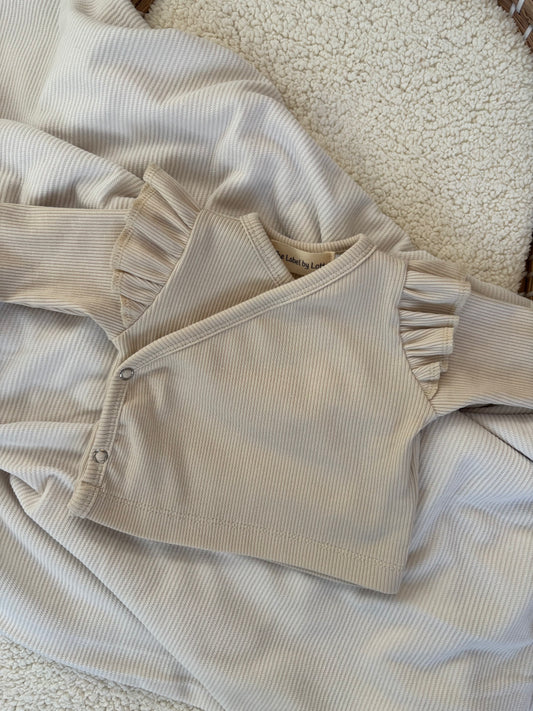 Meisjes overslagshirtje ribstof beige ruffle