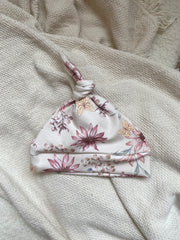 Knoopmutsje | Jolene bloemen en vlinder