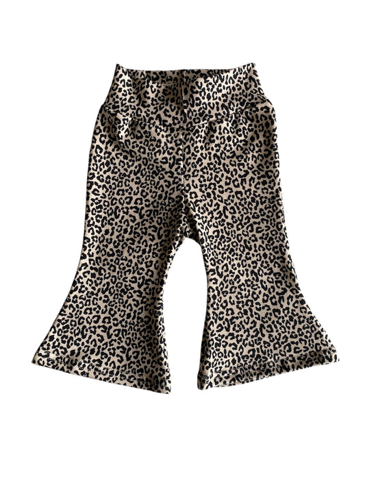 Meisjes flared broekje Nellie panterprint zand – The Label by Lotte
