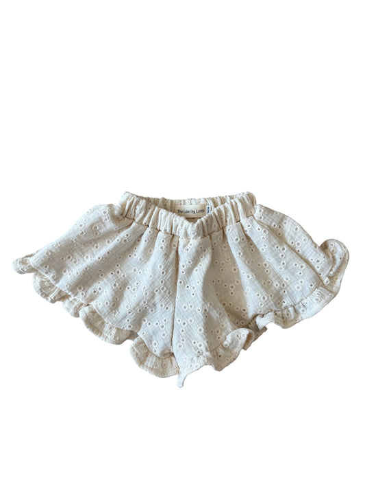 Shortje met ruffles Broderie