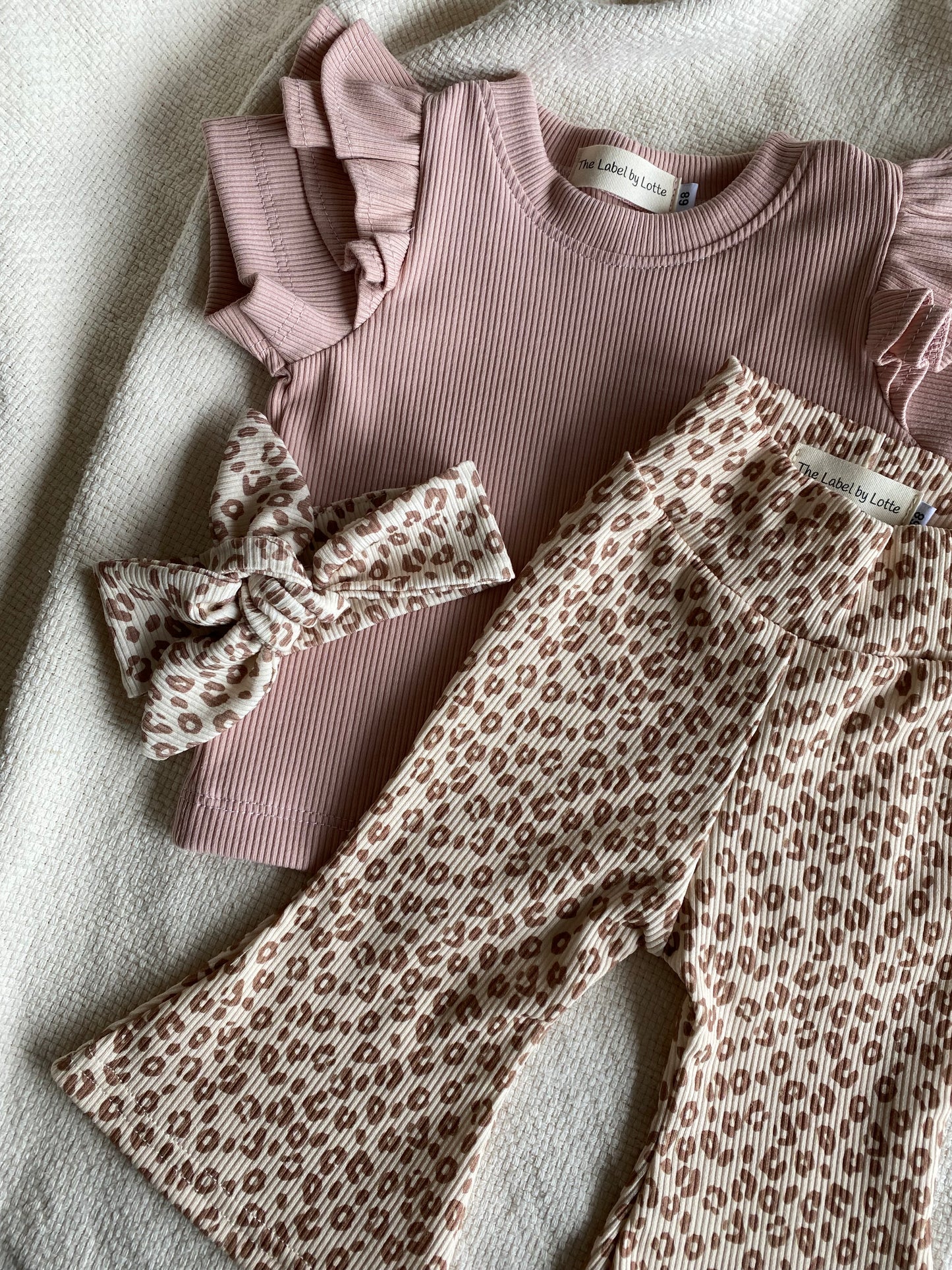 Meisjes T-shirt dubbel ruffletje blush roze – The Label by Lotte