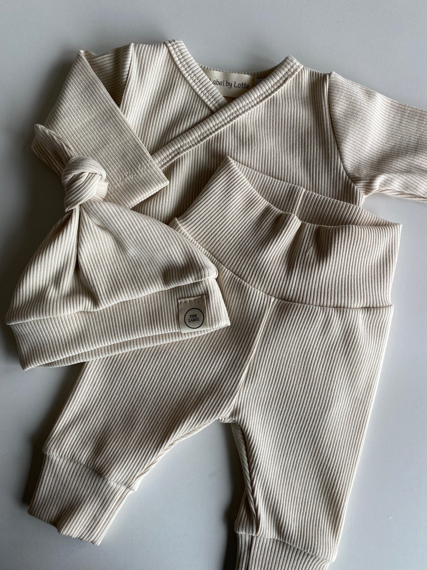 Uniseks newborn broekje ribstof beige