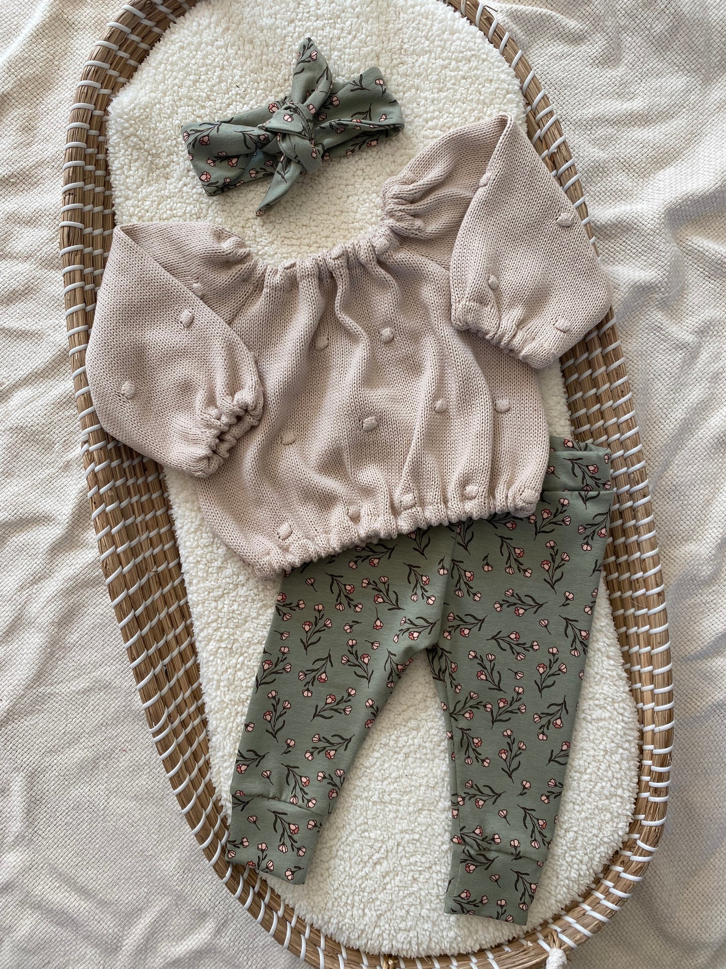 Meisjes babybroekje takjes met bloemen groen