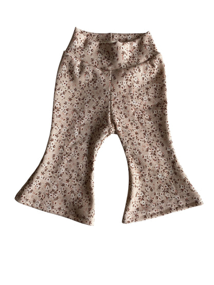 Meisjes flared broekje Lou bloemenprint zachtroze