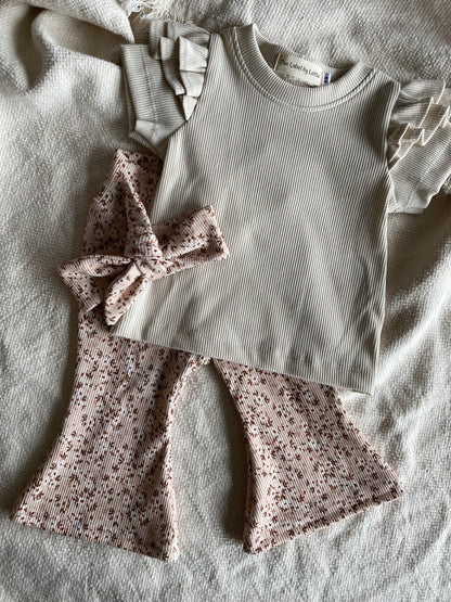 Meisjes T-shirt dubbel ruffletje beige – The Label by Lotte