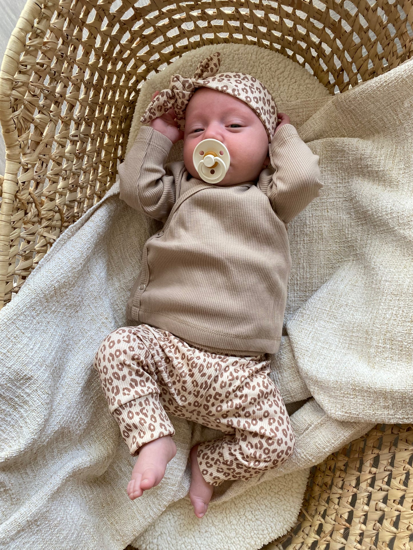Newborn broekje | Kate panterprint beige