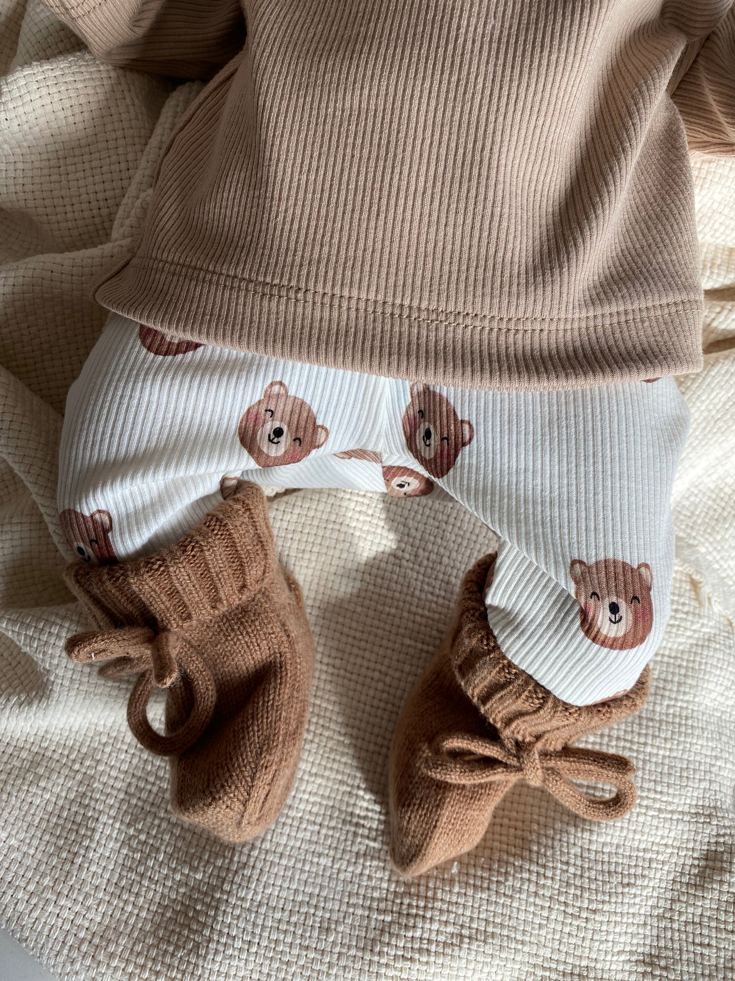 Uniseks newborn broekje beertjesprint offwhite