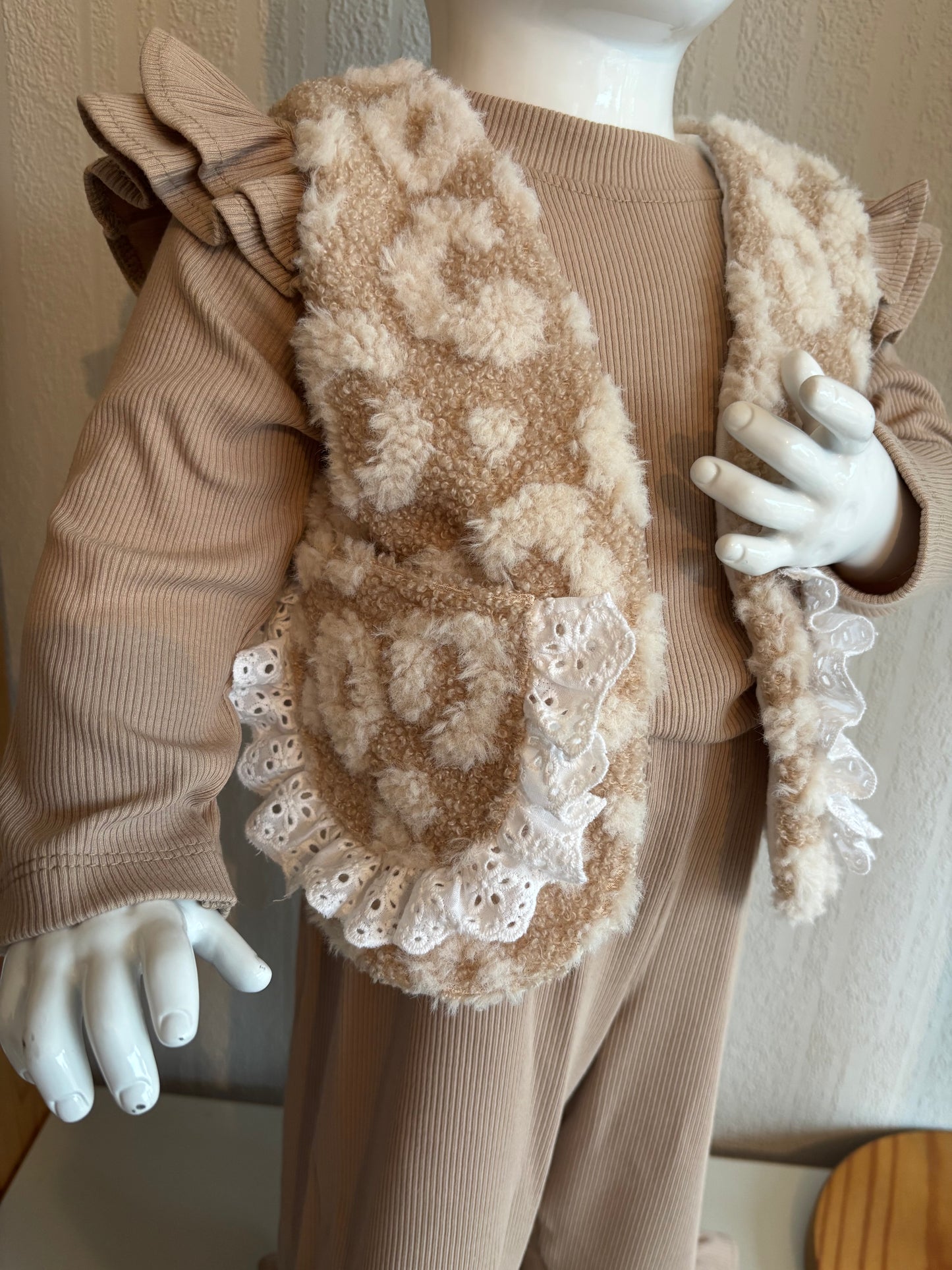 Meisjes teddy gilet panterprint met zakjes