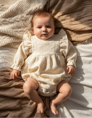 Playsuit/Romper met ruffle broderie bloemen beige