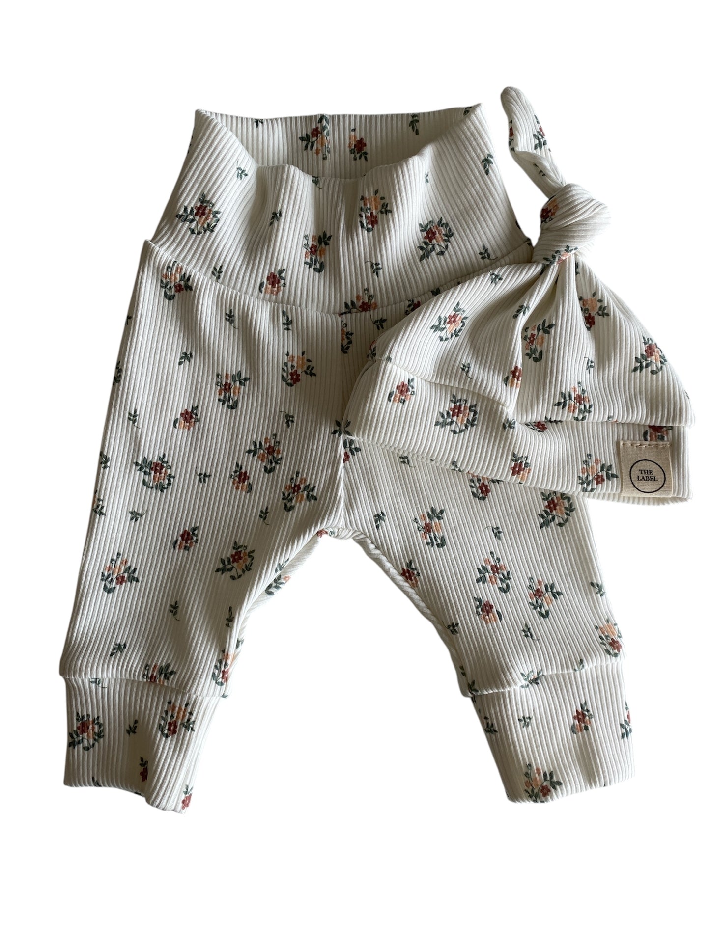 Meisjes newborn set Lola bloemenprint – broekje & knoopmutsje