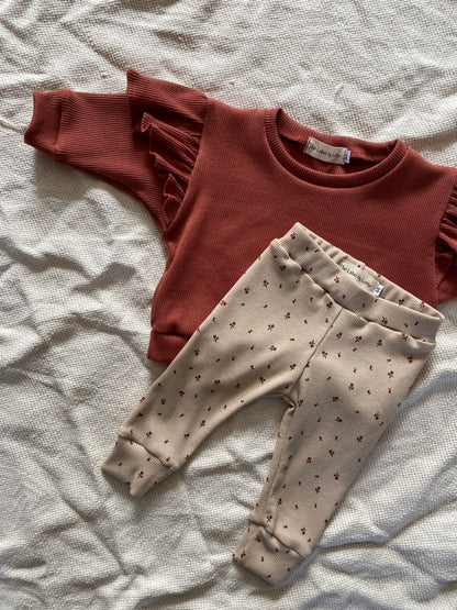 Meisjes babybroekje kleine bloementjesprint zand brique ribstof