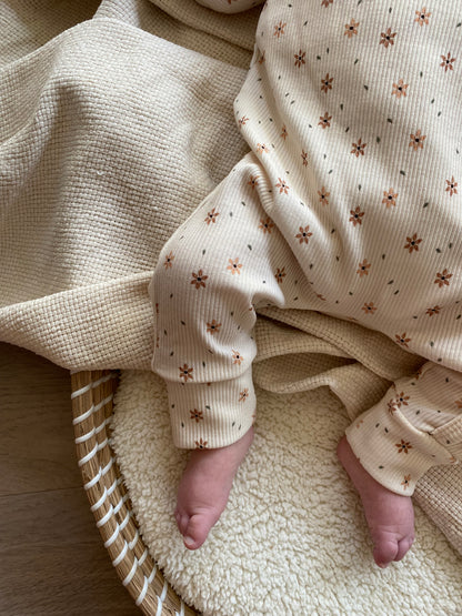 Boxpakje Jinthe bloemenprint met ruffle beige ribstof