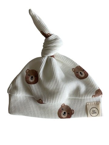 Newborn uniseks knoopmutsje beertjes offwhite