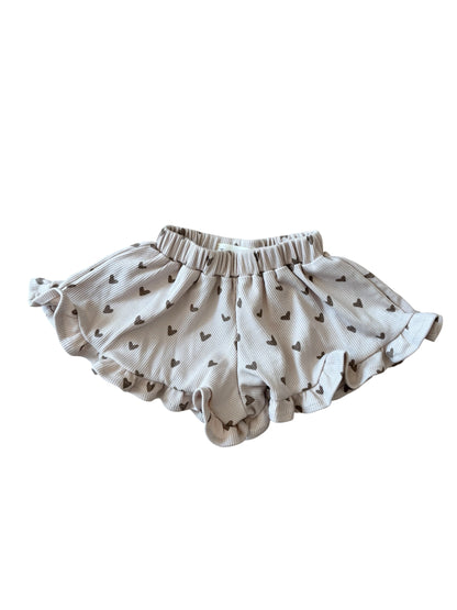 Shortje met ruffles Zoe