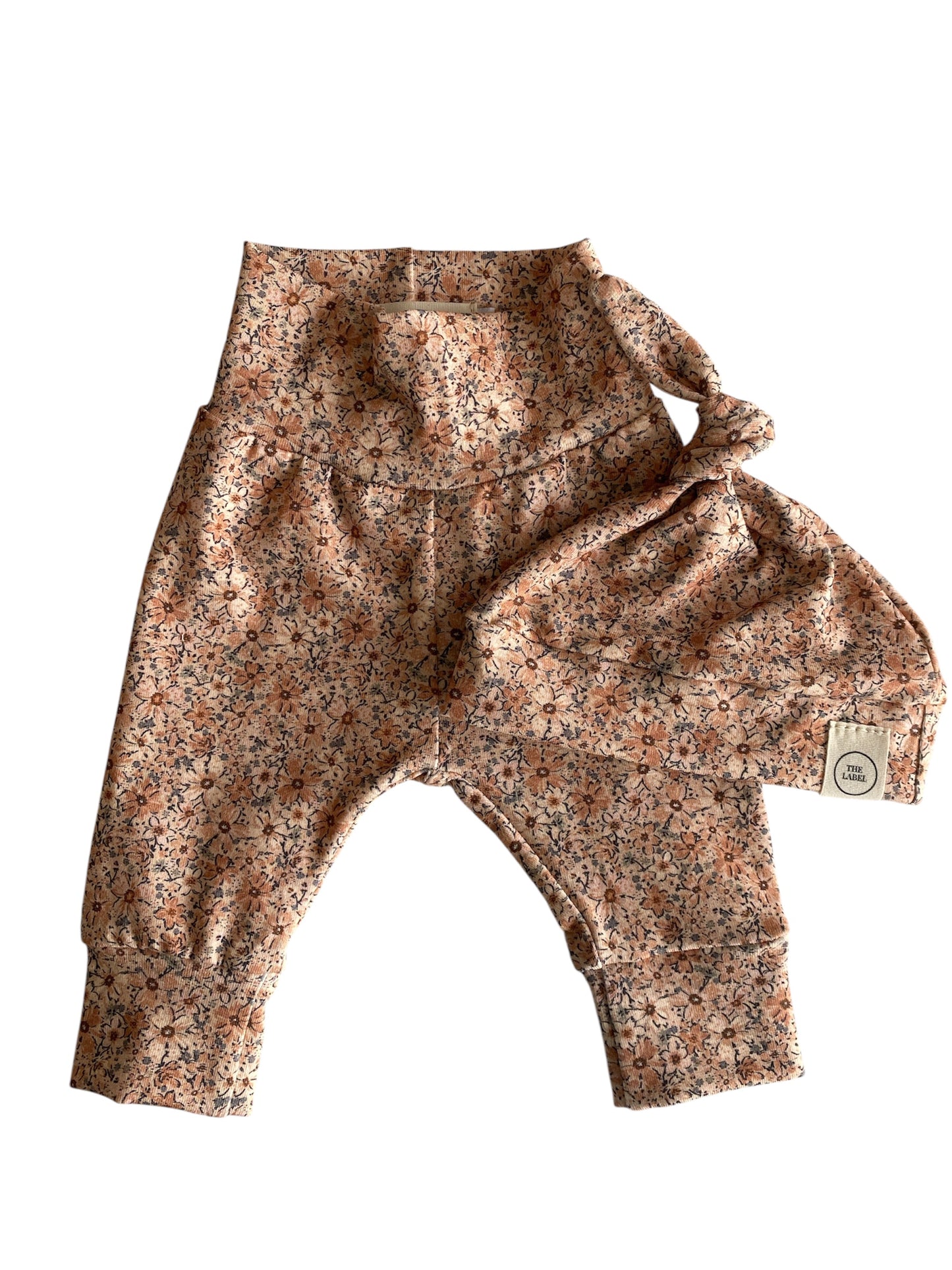Meisjes newborn set bloementjesprint zand/bruin – broekje & knoopmutsje