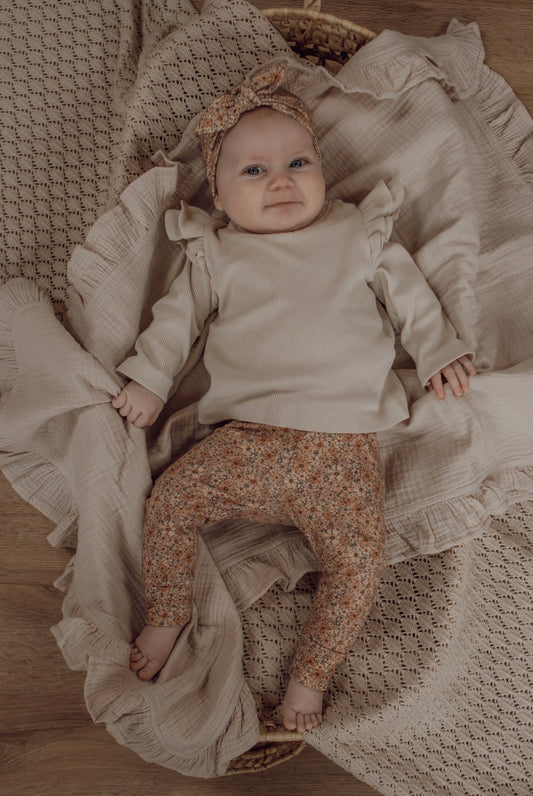 Meisjes t-shirt dubbel ruffletje ribstof beige