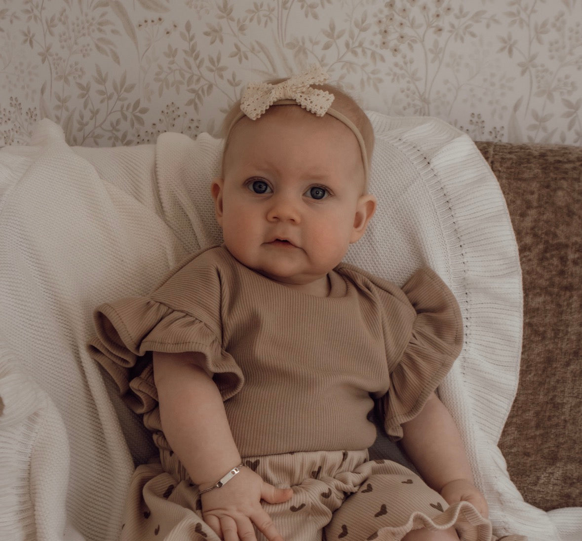 Shirtje met ruffles zand