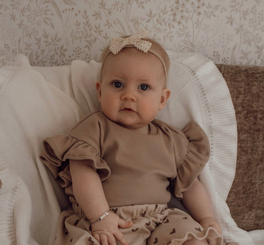 Shirtje met ruffles zand