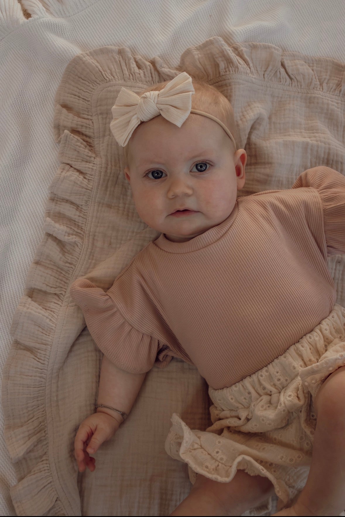 Shirtje met ruffles blush roze