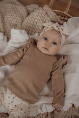 Meisjes t-shirt dubbel ruffletje ribstof zand
