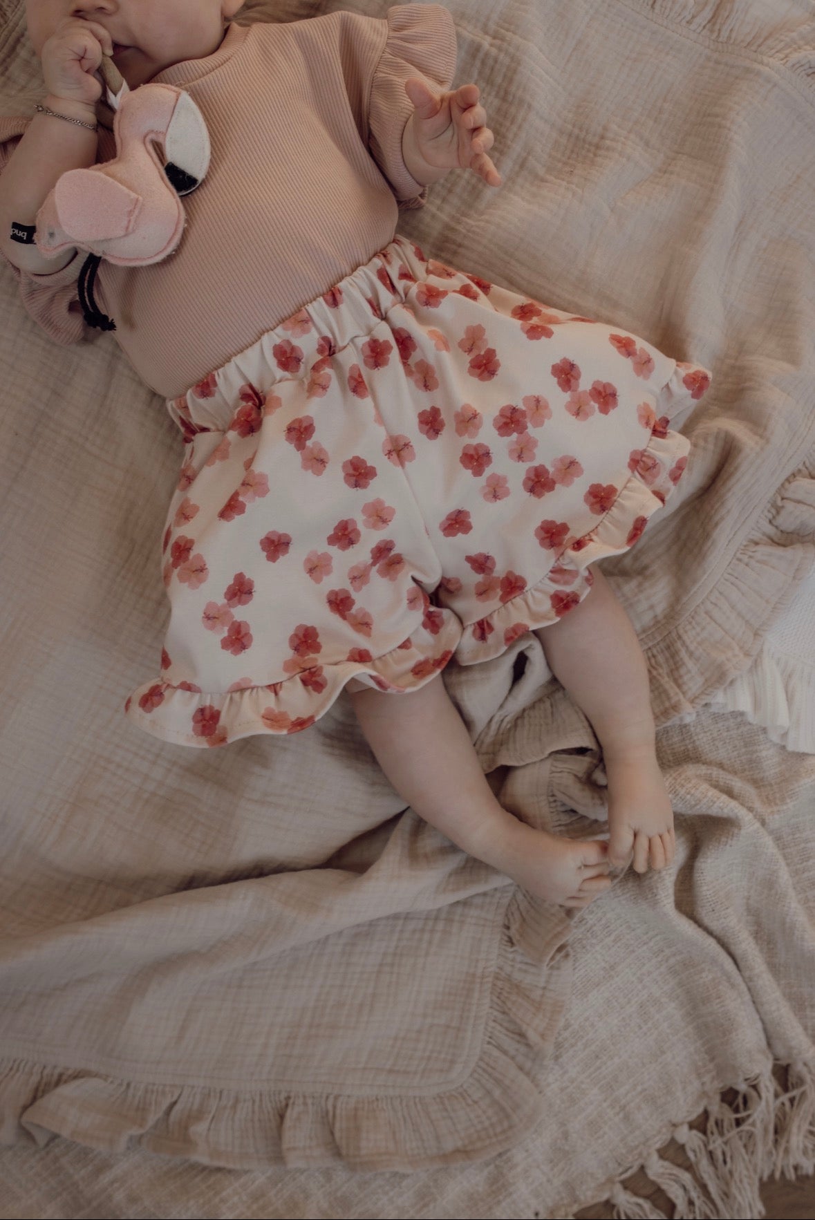 Shortje met ruffles Julia