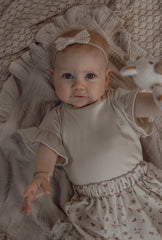Shirtje met ruffles beige