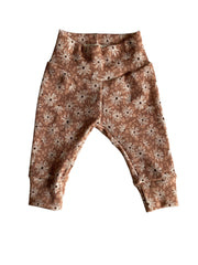 Newborn broekje Fem bloemenprint roest