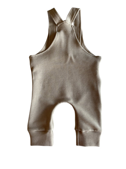 Uniseks baby tuinbroekje ribstof beige – verstelbare salopette