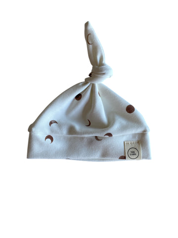 Uniseks knoopmutsje maantjesprint wit-bruin