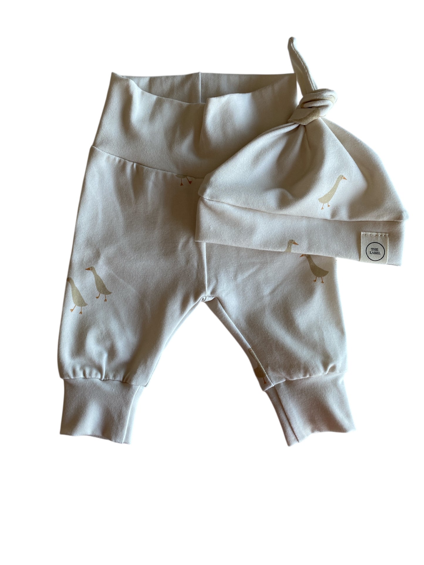 Uniseks newborn set gansjesprint beige – broekje & knoopmutsje